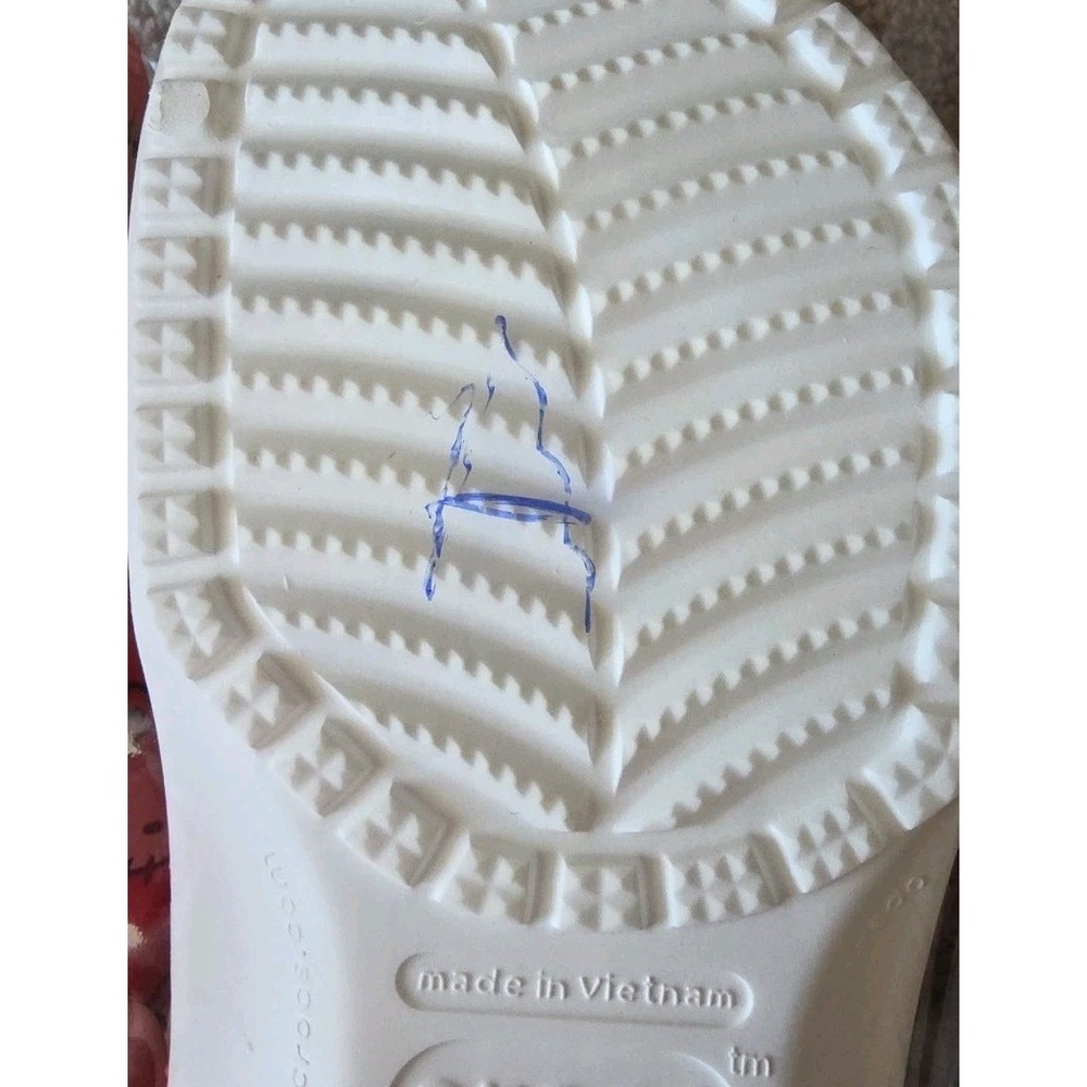 Sanrio Hello Kitty CROCS Classic Clog Women's Size 8 Men's 6 White/Red - Picture 8 of 8